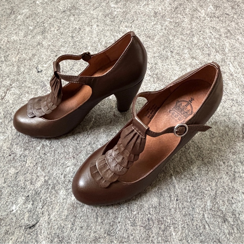 Crown Vintage brown leather ruffled T-strap heeled mary janes pumps - Picture 8 of 16